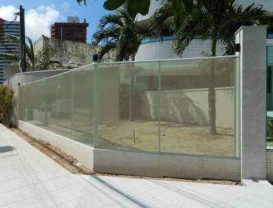 Linha Glass vidro bronze com perfil branco