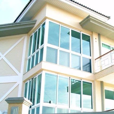 Fachada de Vidro Encaixilhada em Alumínio