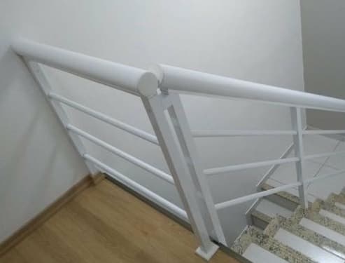 Corrimão com Estrutura em Alumínio Branco